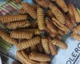 A picture of step 3 of Suji ke crispy snacks.
