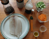 Foto del paso 1 de la receta: Pescado empapelado con brócoli y zanahoria en freidora de aire