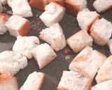 Hình bước làm 1 của món Bánh mì ngào caramel