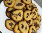 Foto del paso 5 de la receta: Galletas de mantequilla con pepitas de chocolate