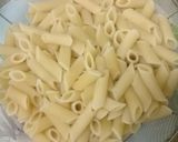 A picture of step 1 of Creamy macarona with chicken (my own version).