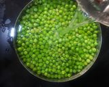 A picture of step 4 of Frozen matar.