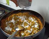 A picture of step 4 of Methi-Matar-Paneer Malai.