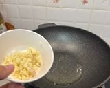 รูปขั้นตอนการทำที่ 2 ของ ผักโขมผัดไข่