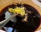 Une image de l'étape 1 de Crevettes marinées sauce kikkoman🦐.