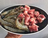 Hình bước làm 1 của món Mì Quảng tôm thịt