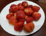 Hình bước làm 1 của món Dâu tây xay