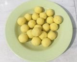 Foto langkah ke 3 dari resep Bola–bola Ubi Isi Keju.