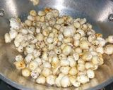 मीठा मखाना (meetha makhana recipe in Hindi) रेसिपी चरण 3 फोटो