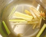 Hình bước làm 1 của món Mực tươi luộc lá lốt