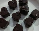 A picture of step 4 of Dry fruits chocolate.