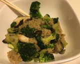 Foto del paso 5 de la receta Verduras salteadas con quinoa y pollo al curry