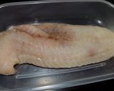 Foto del paso 2 de la receta: Salmón blanco al horno (con manteca, miel y mostaza) sobre verduras