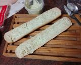 Foto del paso 1 de la receta: Bocadillo de pata asada, tomate y queso con alioli