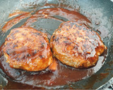 A picture of step 5 of Savory Sweet Ground Beef Patties.