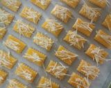 Foto langkah ke 5 dari resep Cheddar Cheese Cookies🧀.