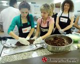 Φωτογραφία βήματος 8 της συνταγής Λαχταριστός κορμός με σιρόπι σοκολάτας και φράουλες