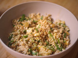 Receta exprés de arroz integral con verduras y gambas