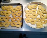 Foto del passaggio 3 della ricetta Mascherine all'arancia con glassa al cioccolato