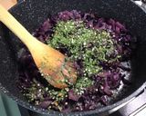 Une image de l'étape 11 de Chou rouge aux épices et bouillon de gambas.