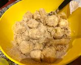 Foto del paso 1 de la receta: Brochette de pollo a la mariland con banana, ananá y ciruelas secas con salsa de almíbar dulce!