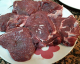 Foto del paso 1 de la receta: Carrilleras de ternera en salsa
