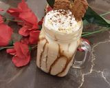 A picture of step 4 of Ice cream coffee shake.