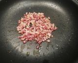 Foto del paso 3 de la receta Tortellinis rellenos con salsa de tomate, nata y bacon