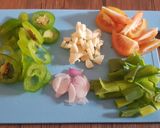 Foto langkah ke 1 dari resep Tumis tauge cabe gendot pedas.