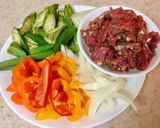 Hình bước làm 1 của món Đậu bắp xào thịt bò