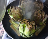 Foto del paso 3 de la receta: Alcachofas asadas/cocidas a la sartén