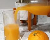 A picture of step 4 of Fresh Squeezed orange juice.