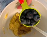 A picture of step 4 of Berry Banana Muffins.