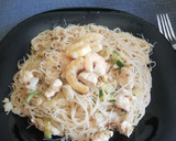Foto del paso 5 de la receta: Fideos de arroz con verduras, pollo y langostinos 🥬🍗🍜🍤