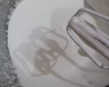A picture of step 2 of Mango glaze cake.