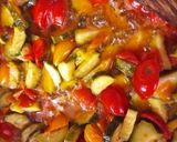Foto del passaggio 2 della ricetta Spaghetti con le zucchine e i pomodorini