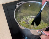 Foto del paso 2 de la receta: Crema fría de puerros y pera