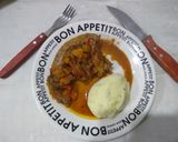 Foto del paso 4 de la receta: Chorizos y bondiola a la pomarola con puré