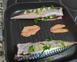 Foto del paso 2 de la receta: Caballa a la plancha con sus huevas