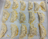 Foto del paso 3 de la receta: Empanadillas de brócoli, pavo y queso de cabra 🥟🥦🧀