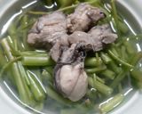 Hình bước làm 2 của món Canh hàu nấu rau muống