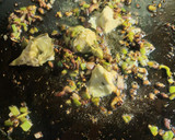 Foto del paso 3 de la receta: Arroz con secreto, setas y alcachofa