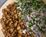 صورة لخطوة 1 من وصفة كساديا الدجاج 🌮🧀