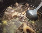 Foto langkah ke 1 dari resep Soup Sumsum Tulang Sapi.