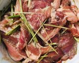 Hình bước làm 3 của món Vào bếp cùng con: Thịt nướng than với tía tô