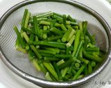 Hình bước làm 6 của món Ngồng Tỏi Xào 마늘쫑볶음
