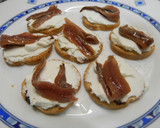 Foto del paso 3 de la receta: Tostada de philadelphia y anchoas