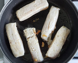 Foto del paso 2 de la receta: Colas de merluza con vainas
