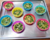 Foto del paso 2 de la receta: Mini frittatas de huevo con quinoa y espinacas