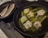 Foto del paso 6 de la receta: Lubina a la plancha y alcachofas fritas